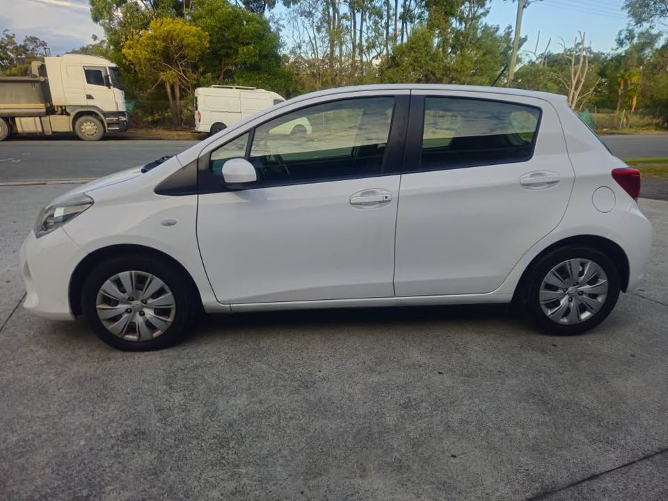 2015 Toyota yaris 5 door automatic hatch 7.jpg